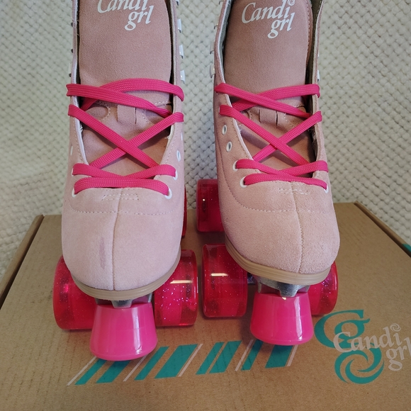 Pink Roller Skates - Picture 4 of 10